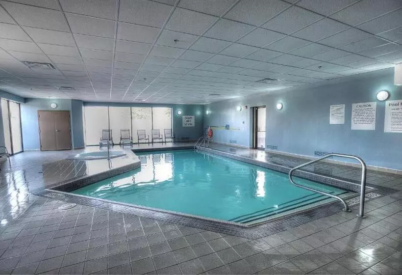 ホテル Holiday Inn Express & Suites Toronto Airport West, An Ihg