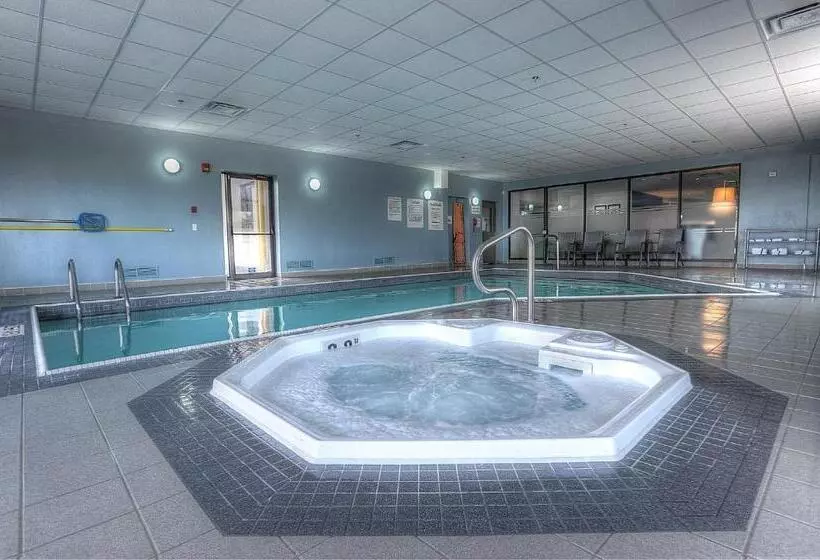 ホテル Holiday Inn Express & Suites Toronto Airport West, An Ihg