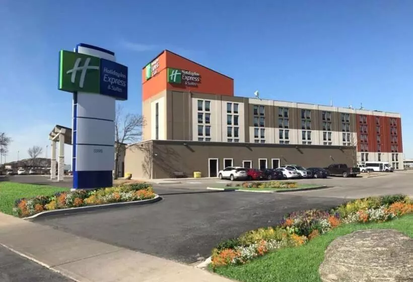 ホテル Holiday Inn Express & Suites Toronto Airport West, An Ihg