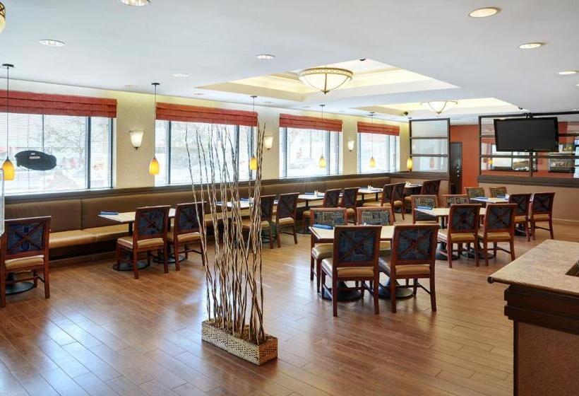 هتل Holiday Inn & Suites Winnipeg Downtown, An Ihg