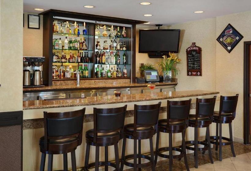 هتل Holiday Inn & Suites Winnipeg Downtown, An Ihg