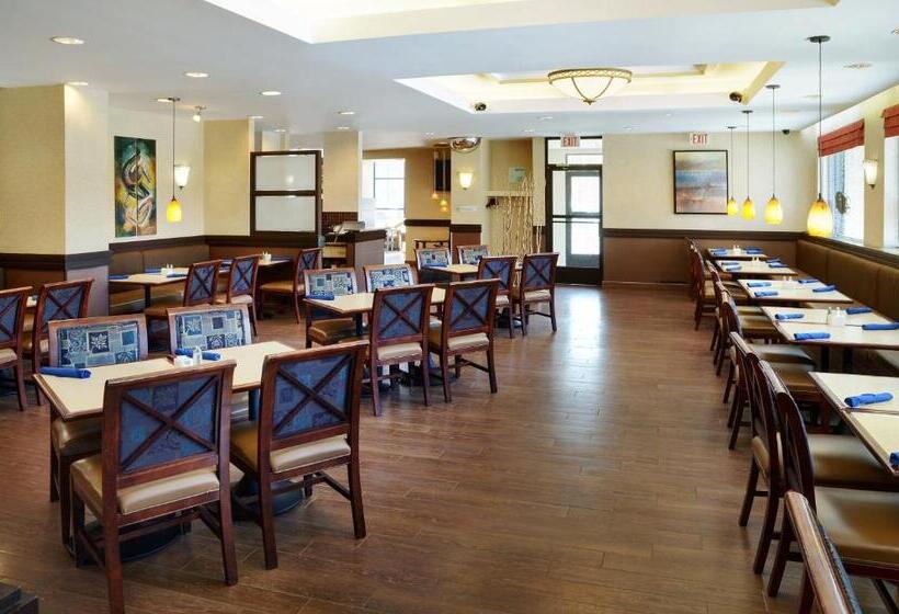 هتل Holiday Inn & Suites Winnipeg Downtown, An Ihg