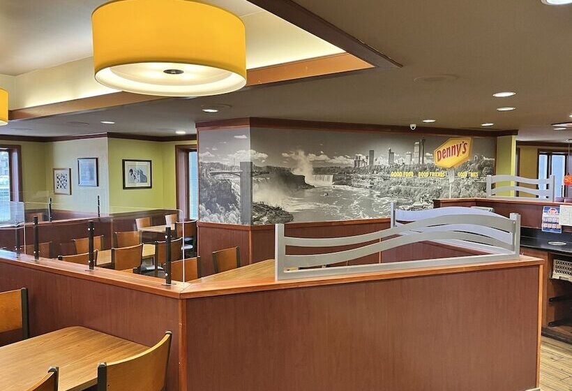 هتل Howard Johnson Plaza By Wyndham By The Falls Niagara Falls