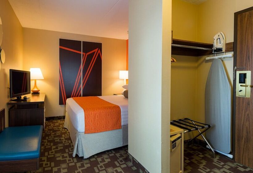 هتل Howard Johnson Plaza By Wyndham By The Falls Niagara Falls