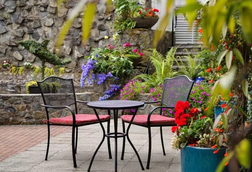 Huntingdon Hotel And Suites