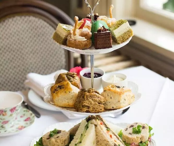 Huntingdon Hotel And Suites