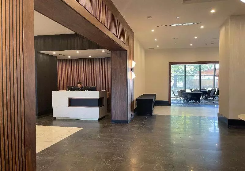 בית מלון כפרי Radisson Blu Vancouver Airport