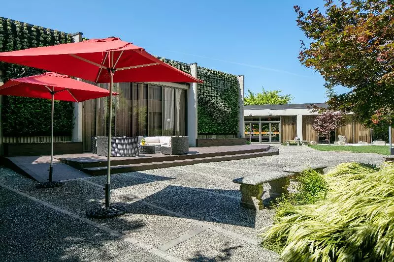 בית מלון כפרי Radisson Blu Vancouver Airport