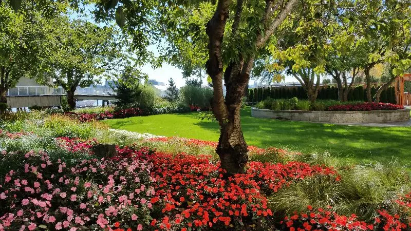 בית מלון כפרי Radisson Blu Vancouver Airport