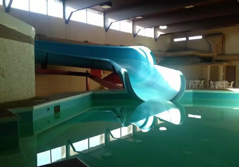 בית מלון כפרי Ramada Yorkton