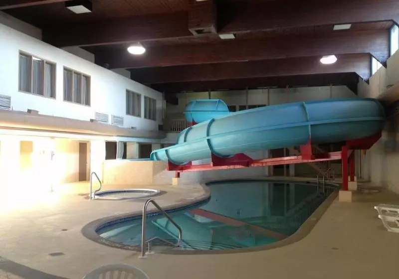 בית מלון כפרי Ramada Yorkton