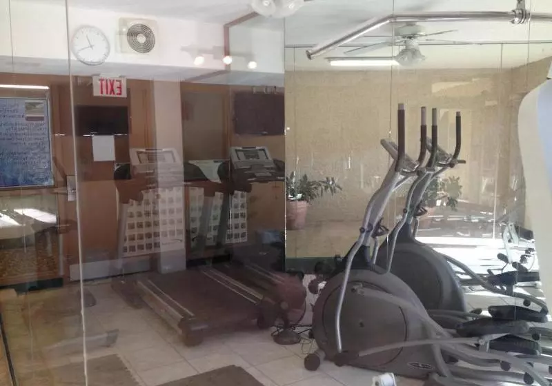 בית מלון כפרי Ramada Yorkton