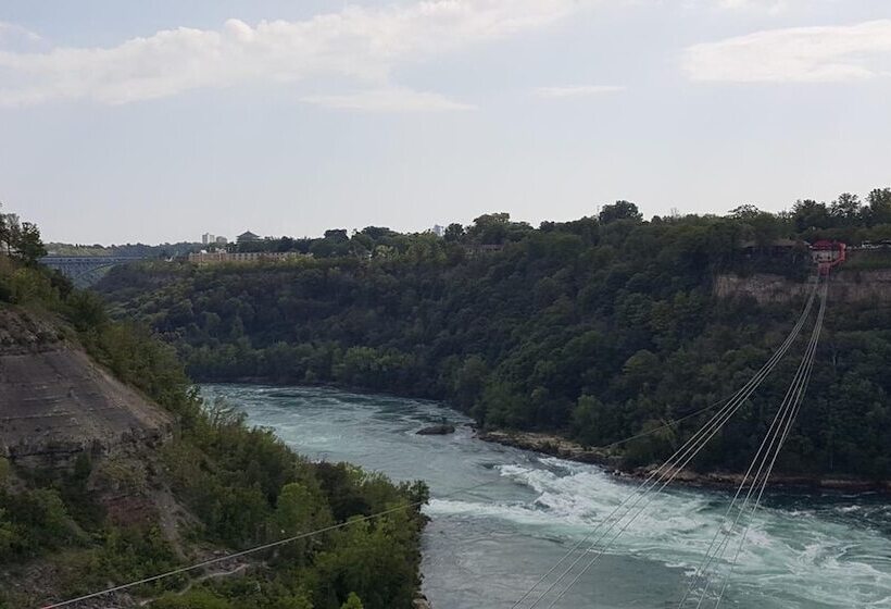 فندق River Rapids Inn