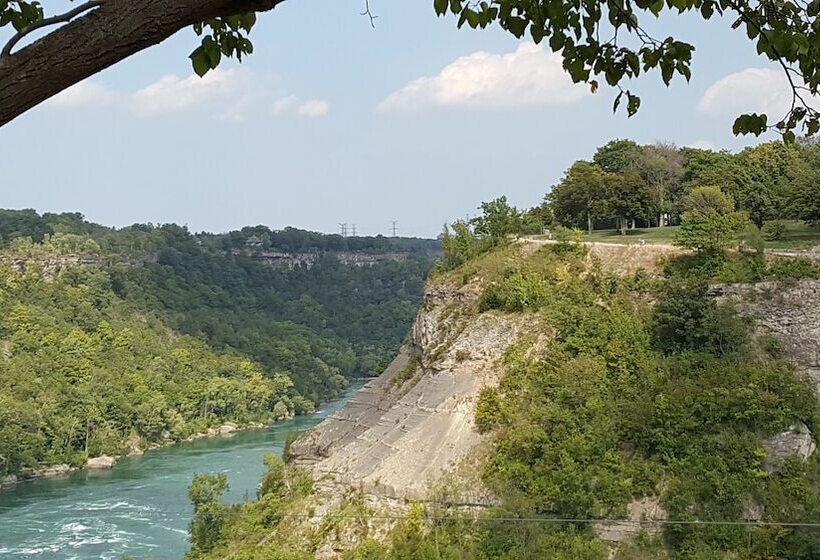 فندق River Rapids Inn