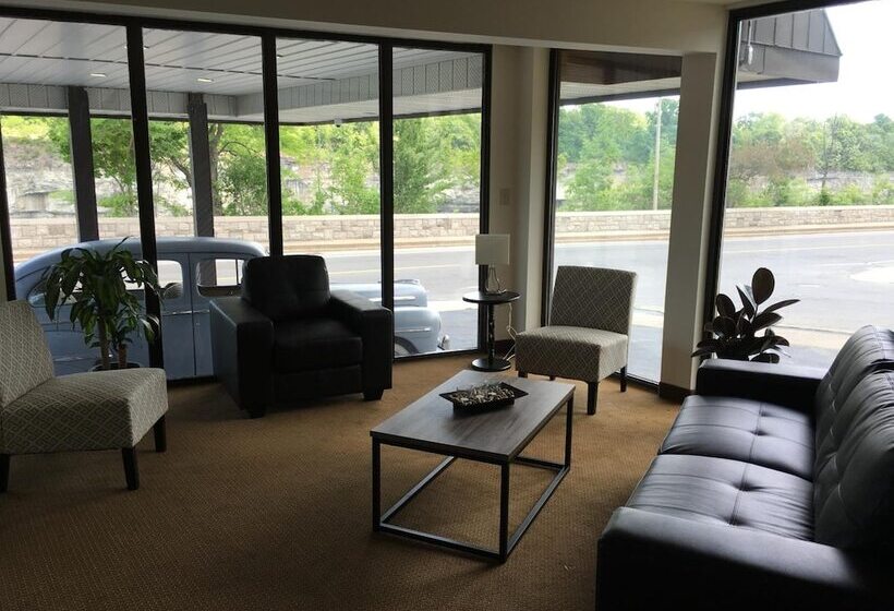 فندق River Rapids Inn