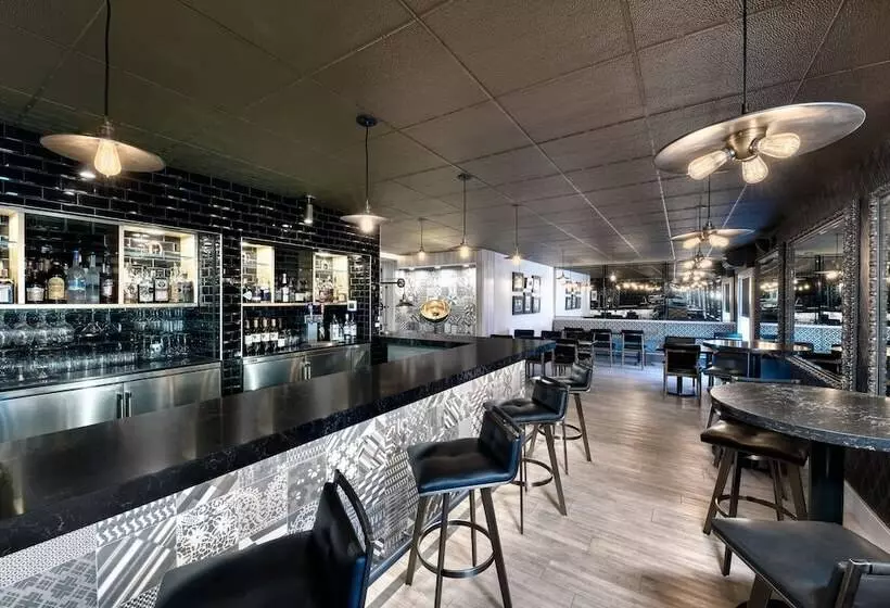 The Insignia Hotel, Sarnia, A Tribute Portfolio