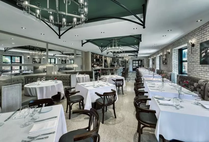 The Insignia Hotel, Sarnia, A Tribute Portfolio