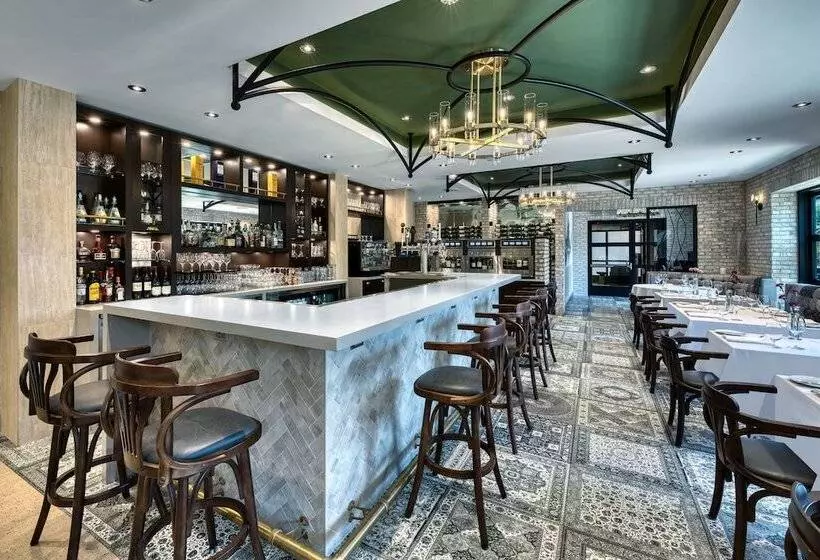 The Insignia Hotel, Sarnia, A Tribute Portfolio