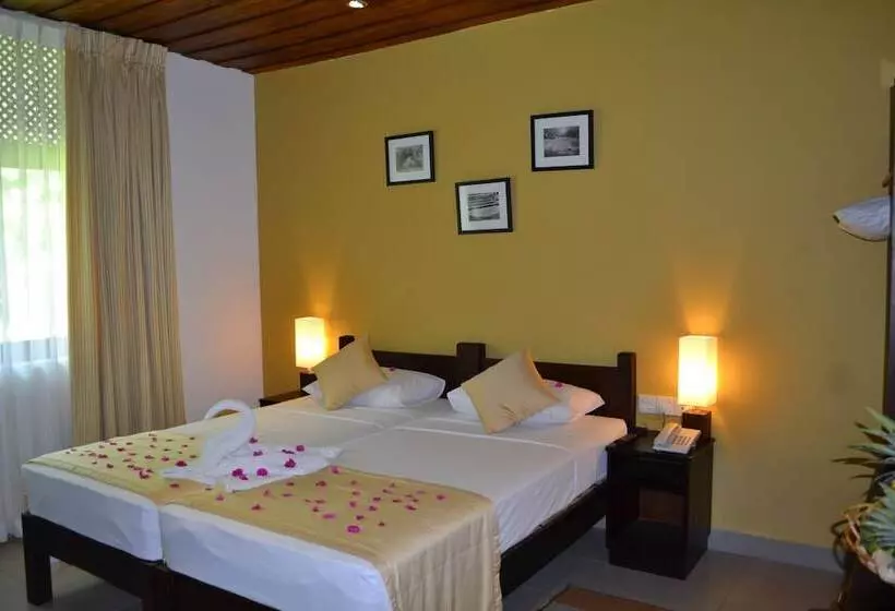 Hotel The Lakeside At Nuwarawewa