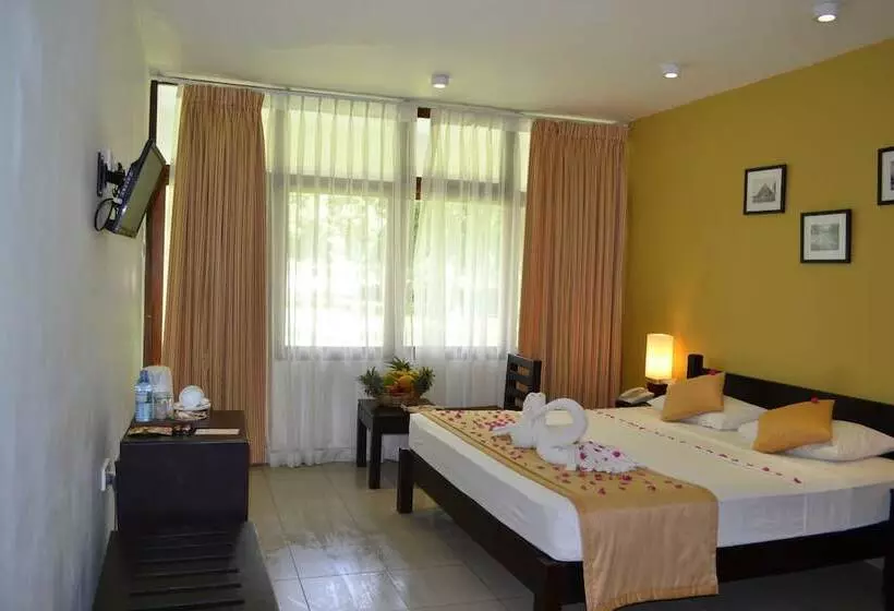 Hotel The Lakeside At Nuwarawewa