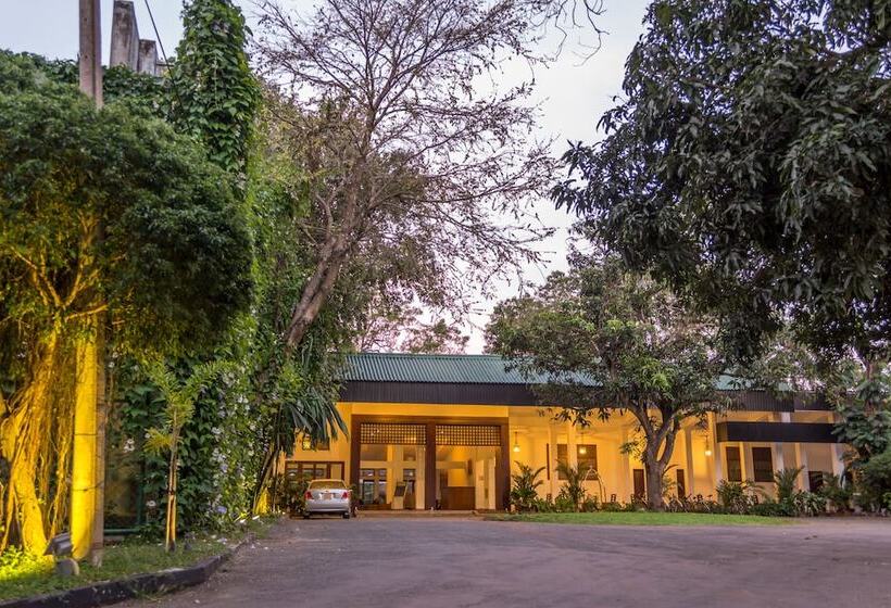 فندق The Lakeside At Nuwarawewa