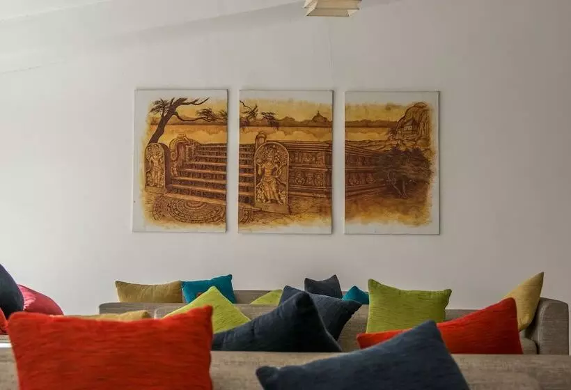 Hotel The Lakeside At Nuwarawewa