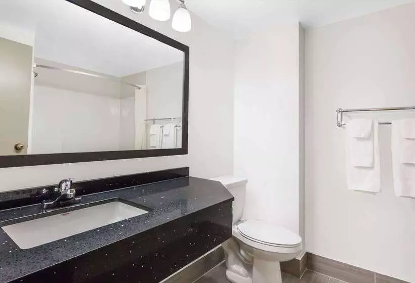 Motel Super 8 By Wyndham Sudbury On