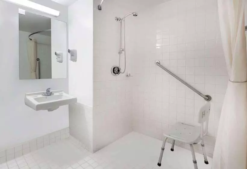 Motel Super 8 By Wyndham Sudbury On