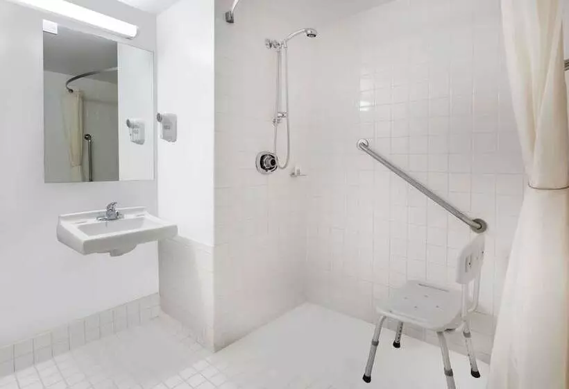 Motel Super 8 By Wyndham Sudbury On