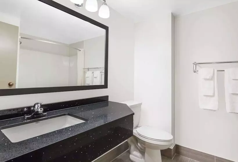 Motel Super 8 By Wyndham Sudbury On