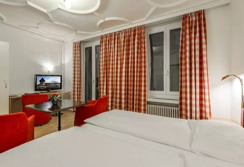 Hotelli Alpina Luzern