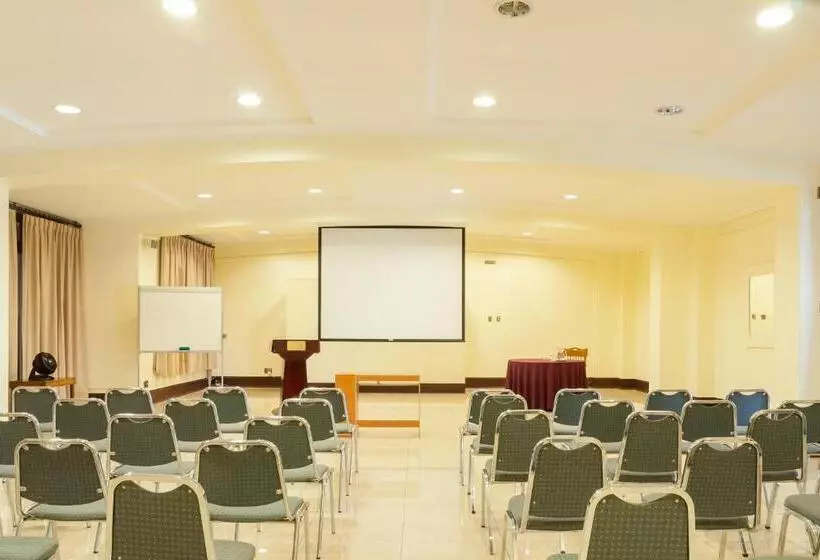 هتل Francisco De Aguirre