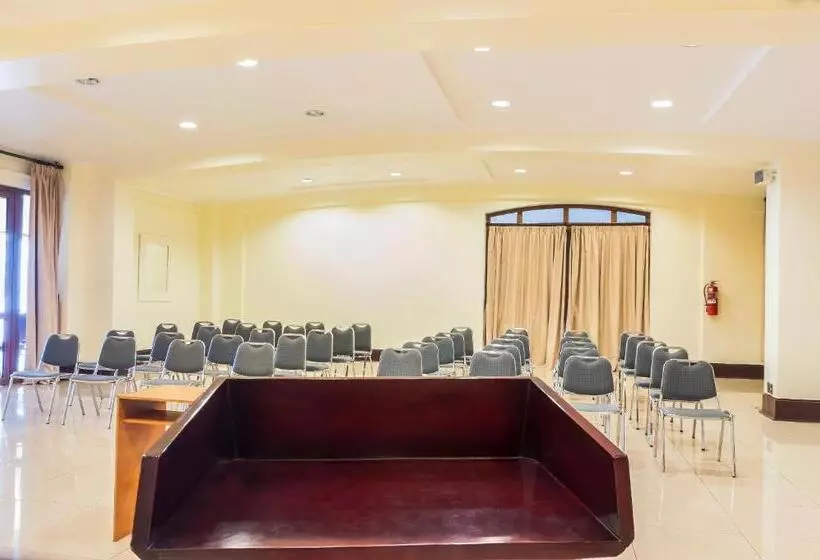 هتل Francisco De Aguirre