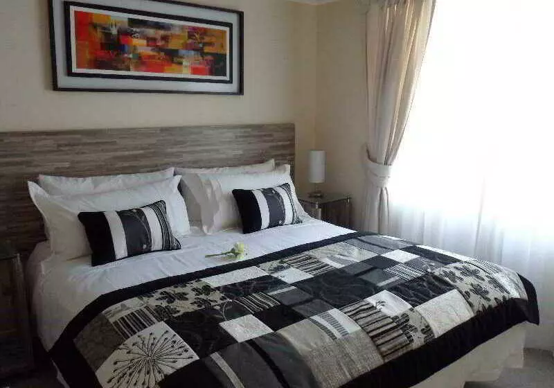 Agustina Suite Aparthotel 