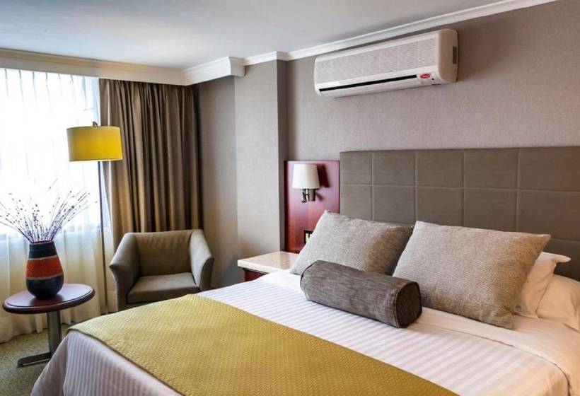 בית מלון כפרי Bogota Plaza