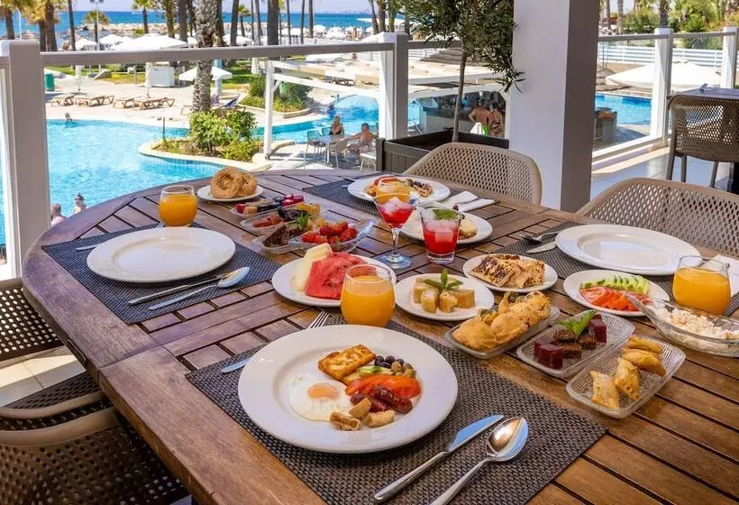 هتل Golden Bay Beach