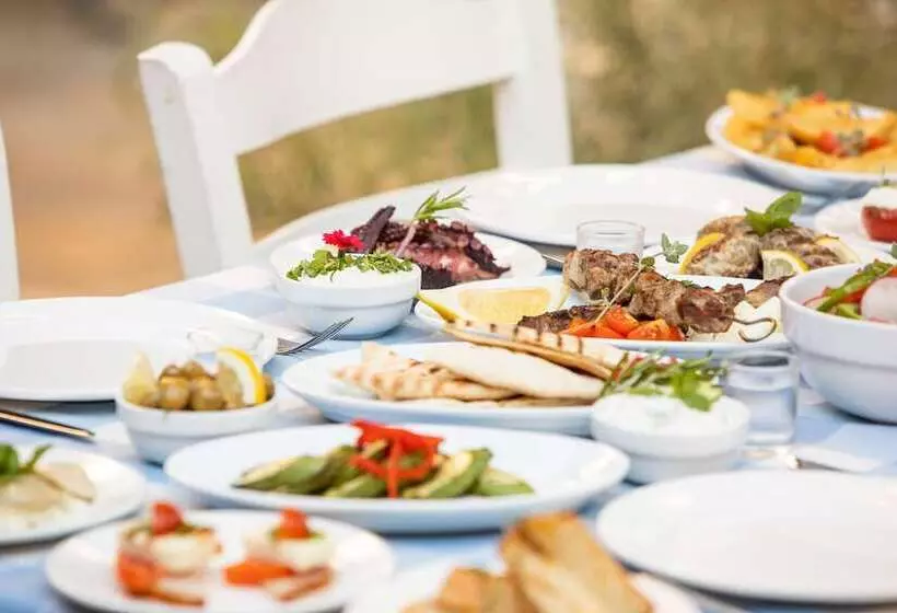 هتل Golden Bay Beach