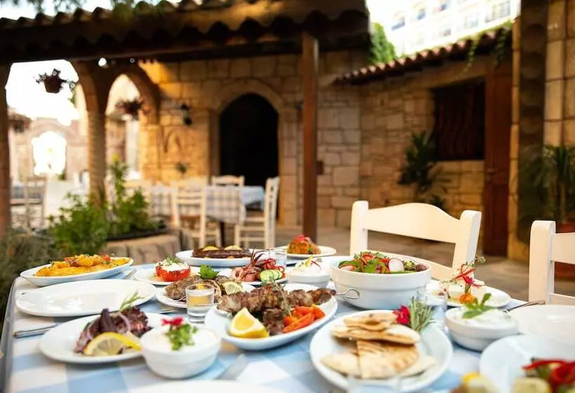 هتل Golden Bay Beach