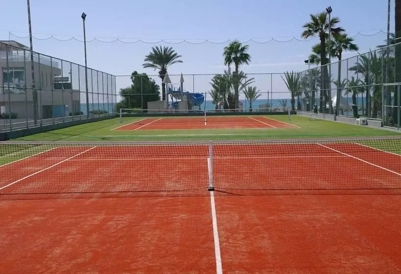 هتل Golden Bay Beach