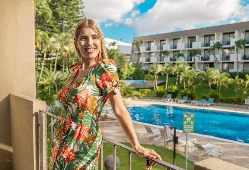 Irazú Hotel & Studios