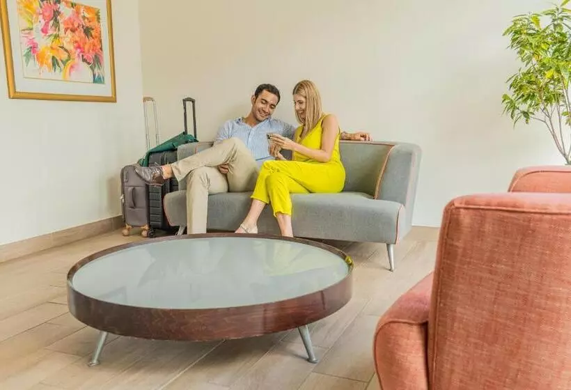 Irazú Hotel & Studios