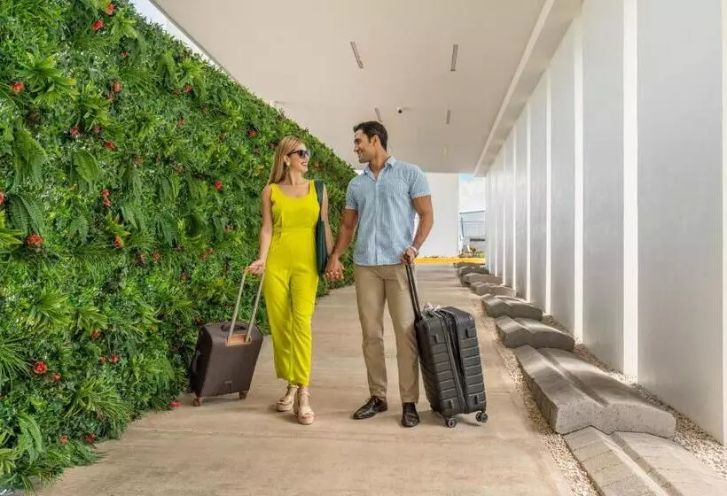 Irazú Hotel & Studios