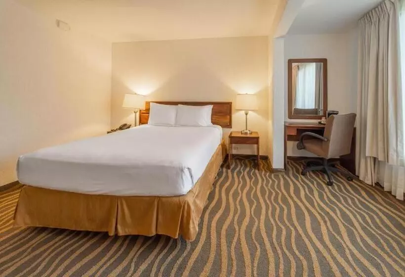 Irazú Hotel & Studios