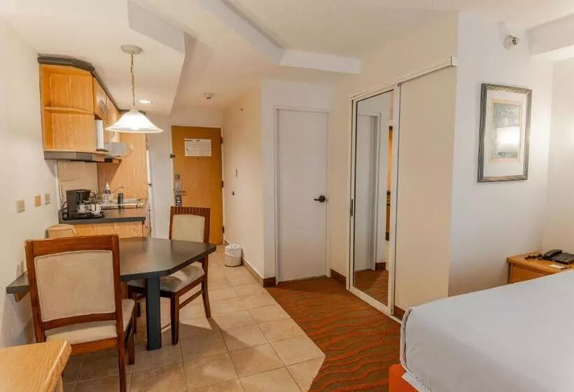 Irazú Hotel & Studios