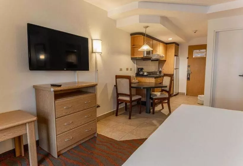 Irazú Hotel & Studios