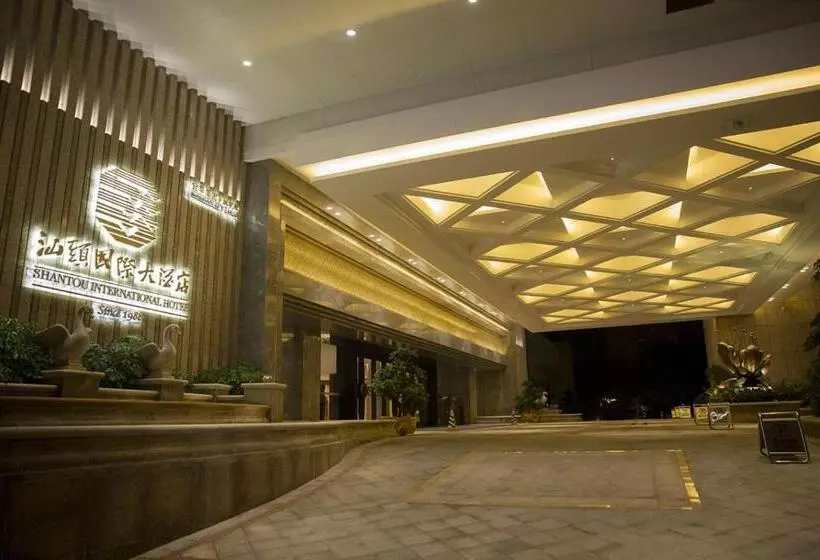 בית מלון כפרי Shantou International