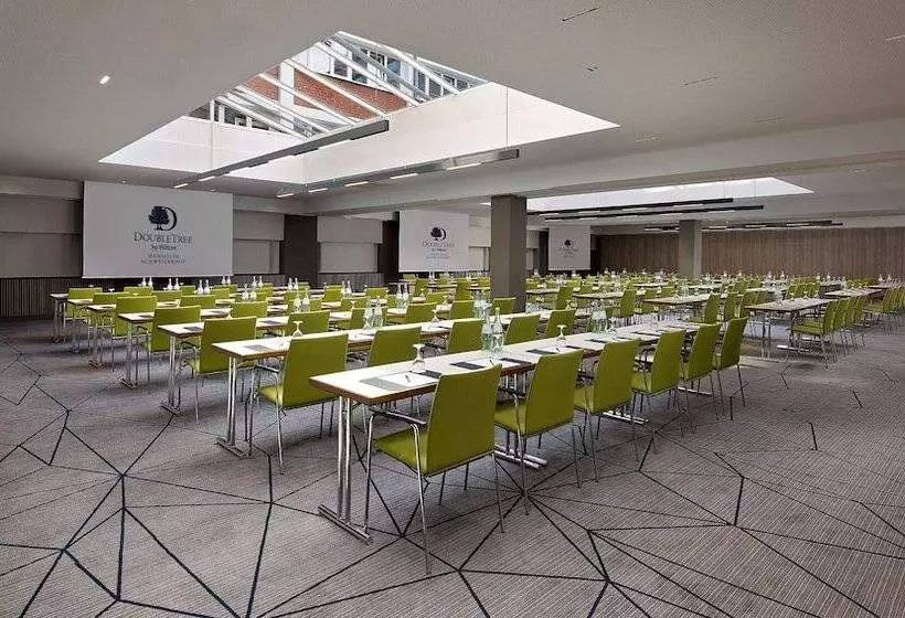 هتل Doubletree By Hilton Hannover Schweizerhof