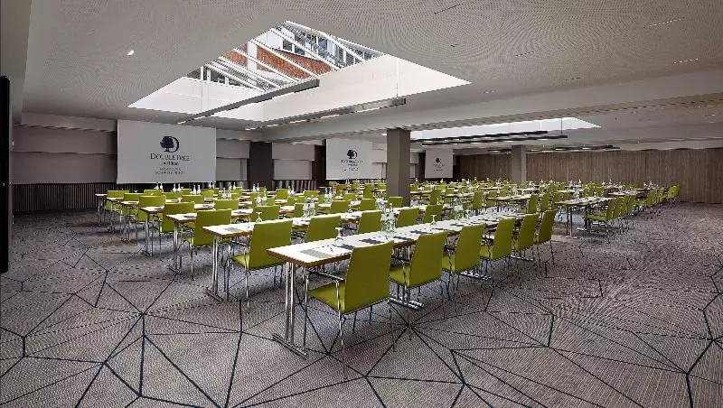 هتل Doubletree By Hilton Hannover Schweizerhof