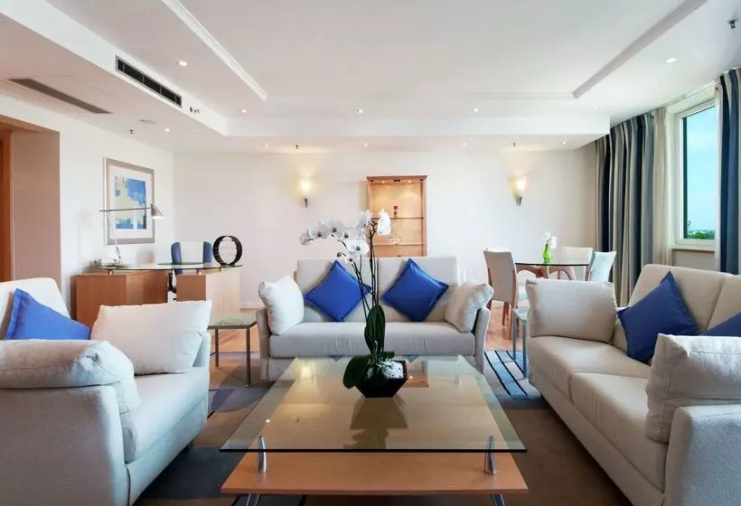 هتل Hilton Dusseldorf