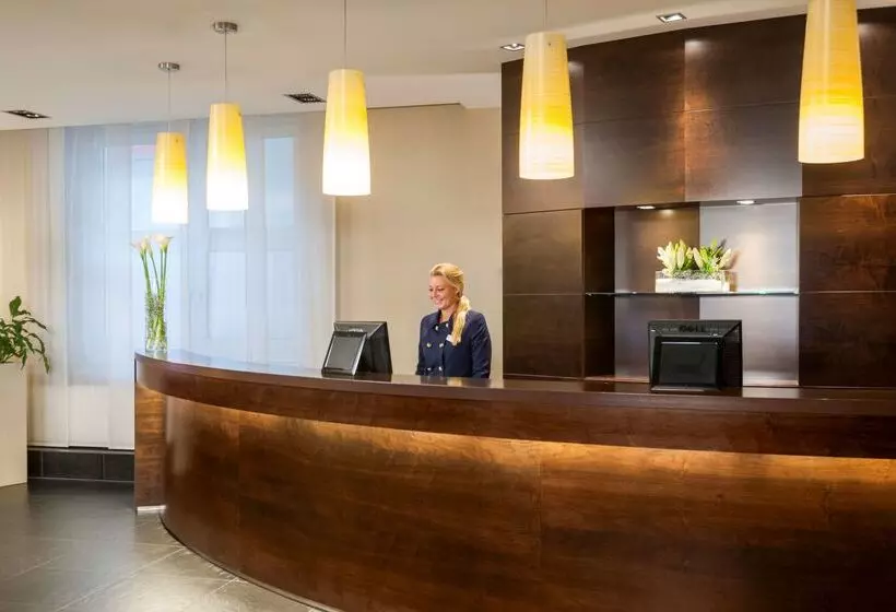 בית מלון כפרי NH Düsseldorf Königsallee